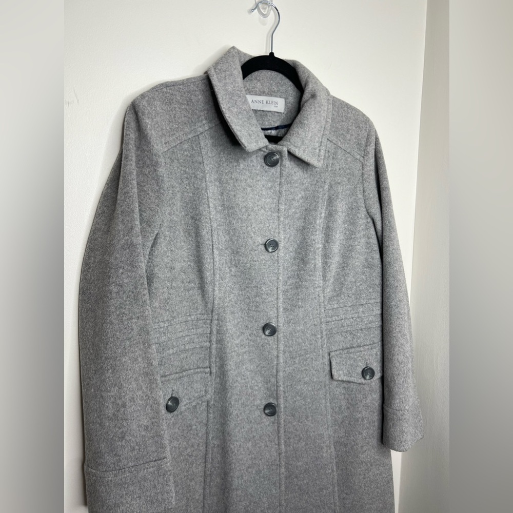 Anne Klein lambswool & cashmere long coat. Size 8. Gray with satin soft lining. - Picture 2 of 8